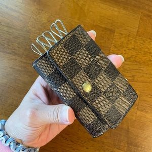 Authentic Louis Vuitton 6 key holder